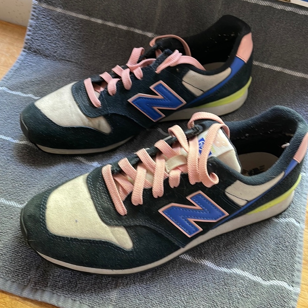 New Balance Womens 696 WL696JD4 Pink Blue Black Running Shoes. Women’s size 11